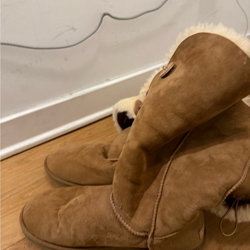 UGG Brown Winter Boots with Cream Fur Lining
